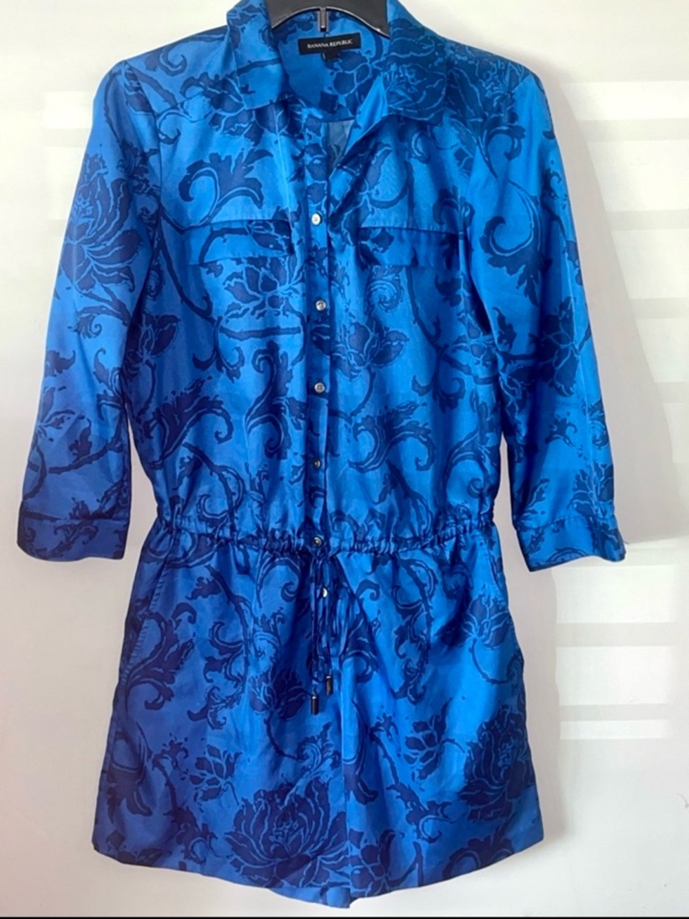 Banana Republic Women’s Blue Floral Satin Like 3/4 Sleeve Romper Size 4 NWOT - Picture 2 of 9
